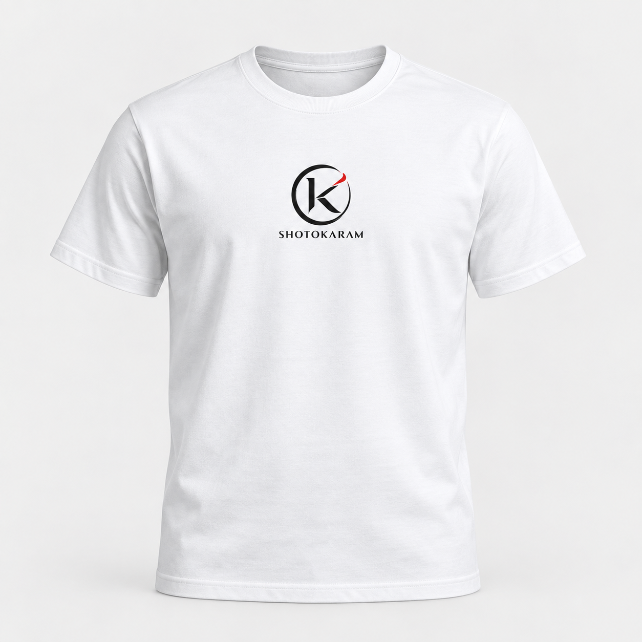 Mockup conceitual de Camiseta branca com a marca Shotokaram