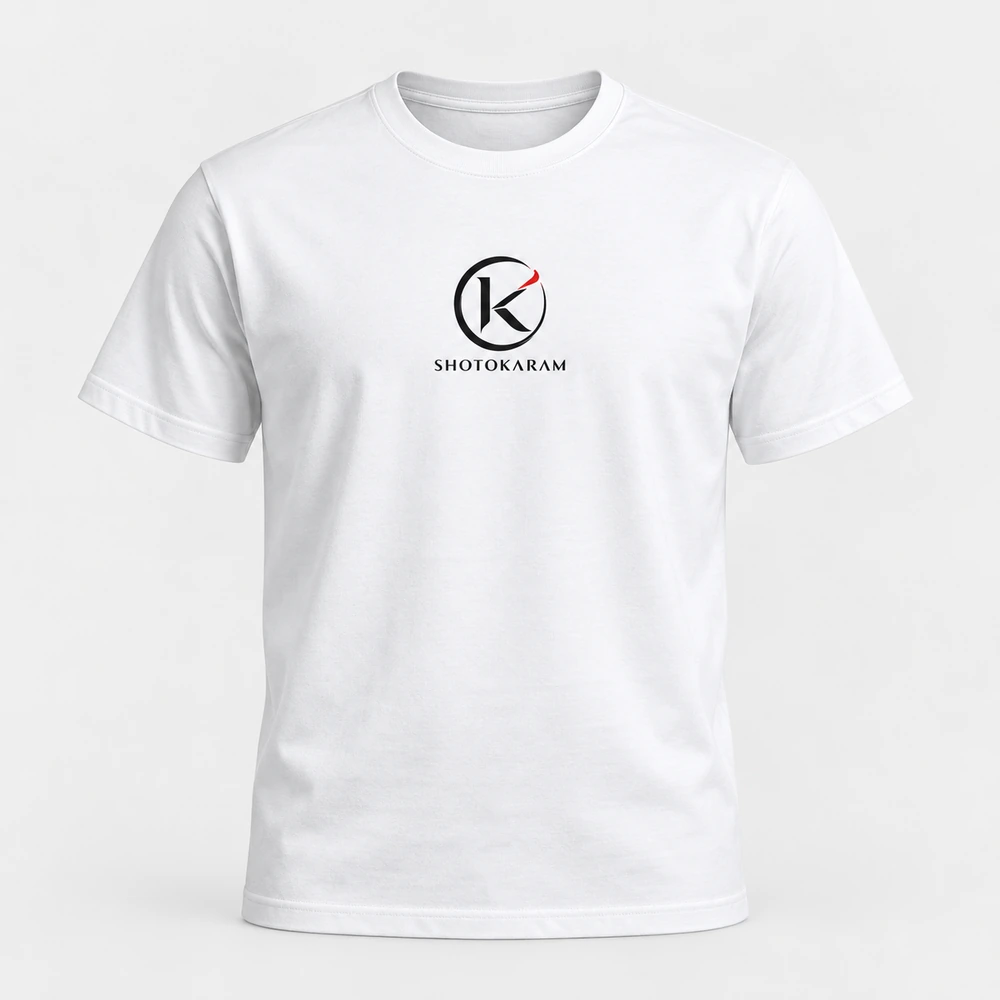 Camiseta branca Shotokaram com marca em preto