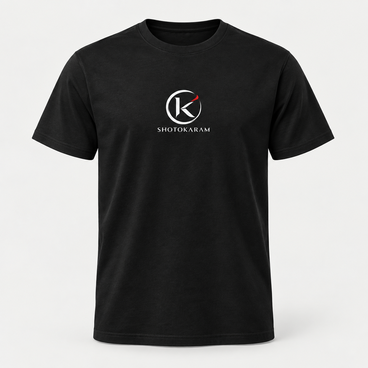 Mockup conceitual de Camiseta preta com a marca Shotokaram