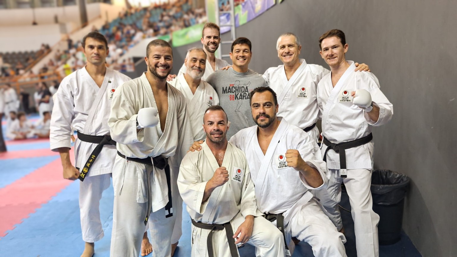 Encontro de karatecas em um ginásio, em fotografia enviada por Tulio Karam